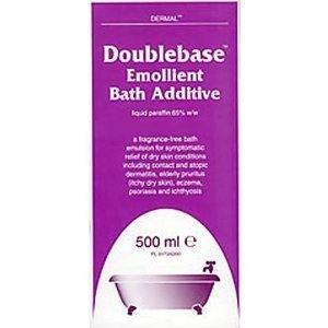 A 500ml Doublebase Emollient Bath Additive bottle, with a purple and white label, underscores its role in dry skin treatment. Containing 65% w/w liquid paraffin, it alleviates dry skin symptoms.