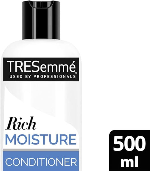 Experience intense moisturization with Tresemme Moisture Rich Conditioner (500ml), infused with vitamin E. Labeled used by professionals, this sleek white bottle features black and blue text and a black cap, delivering nourishing care.