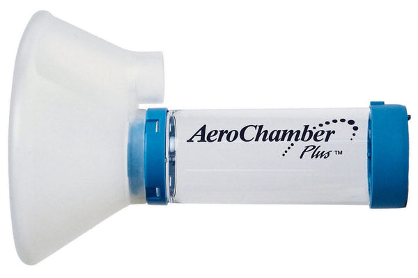 The Aerochamber Plus Chamber with mask - Standard by Trudell Medical is a transparent spacer featuring a blue cap and mouthpiece, carefully designed to improve inhaler medicine delivery to the lungs.