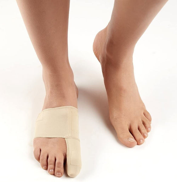 A person stands with one foot in the Epitact Medium Bunion Corrector, designed for hallux valgus relief, while the other remains bare. The ergonomic design aligns the big toe to reduce pain and discomfort.